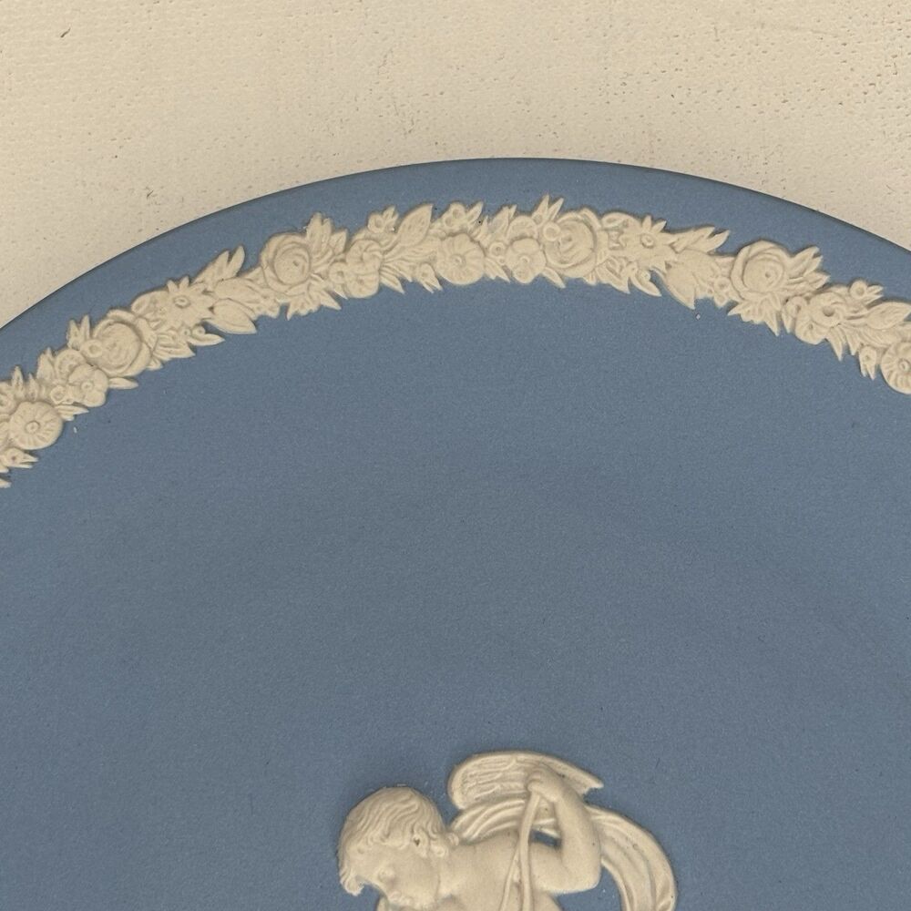 Vintage Wedgwood Blue Jasperware 6.5" Plate - Cupid / Cherub with Bow & Arrow - Picture 7 of 16